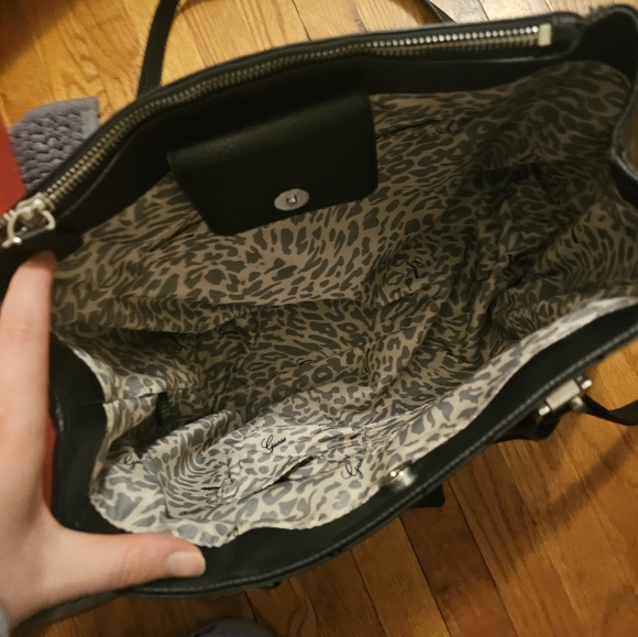 GUESS purse - Picture 4 of 4